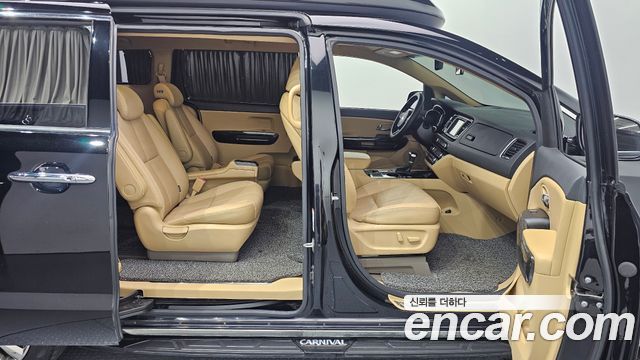 Kia Carnival 2018 thumb 11