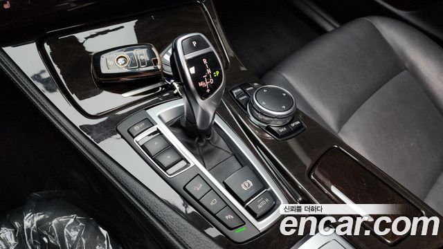 BMW 5 серии 2015 thumb 10