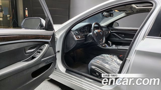 BMW 5 серии 2015 thumb 12