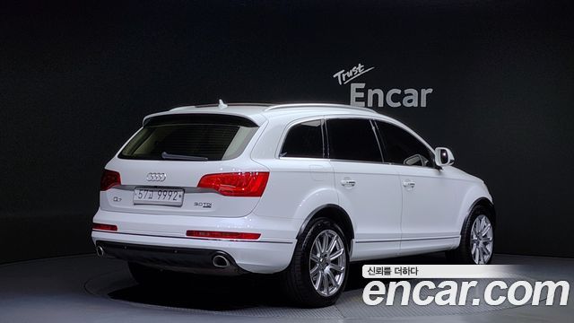 Audi Q7 2013 thumb 3