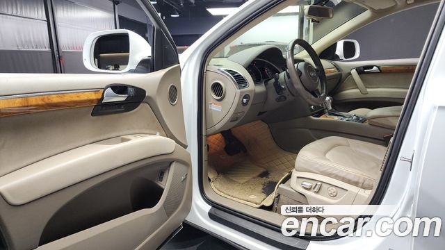 Audi Q7 2013 thumb 11