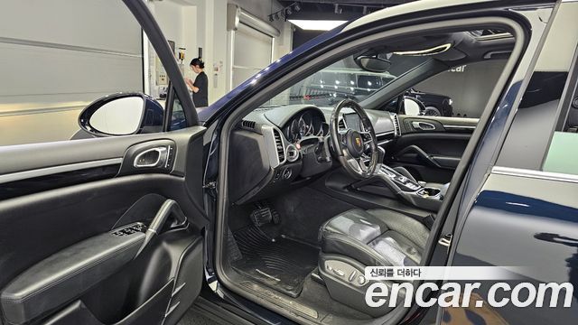 Porsche Cayenne 2015 thumb 10