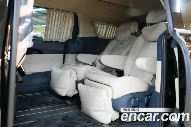 Kia Carnival 2021 thumb 5