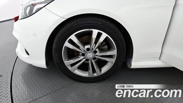 Mercedes-Benz E-Class 2015 thumb 6