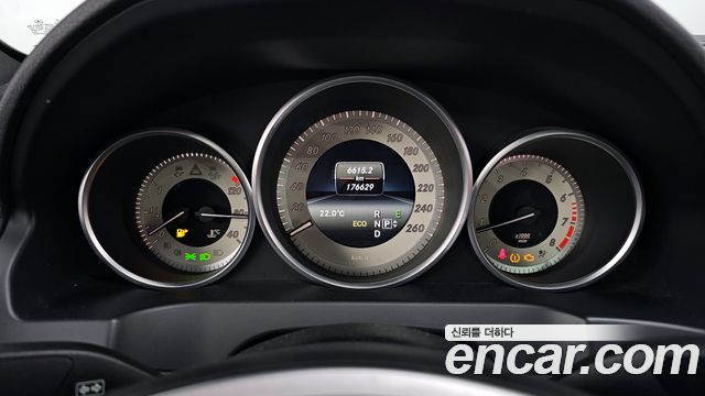 Mercedes-Benz E-Class 2015 thumb 9