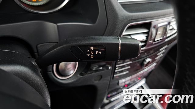 Mercedes-Benz E-Class 2015 thumb 10