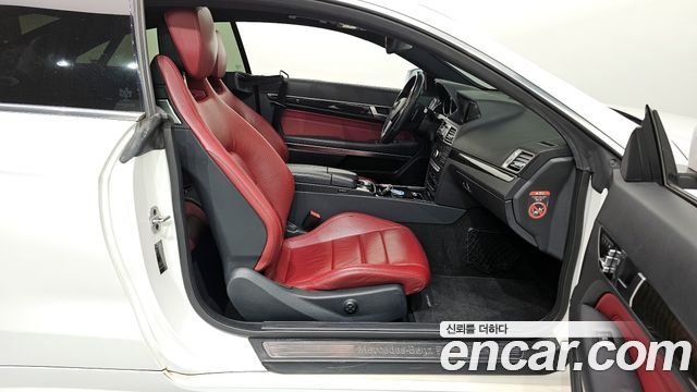 Mercedes-Benz E-Class 2015 thumb 12
