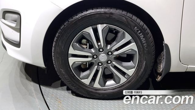 Kia Carnival 2019 thumb 5