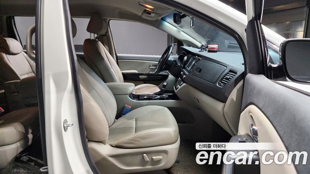 Kia Carnival 2019 thumb 10