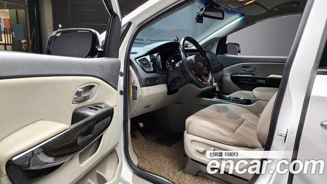 Kia Carnival 2019 thumb 11