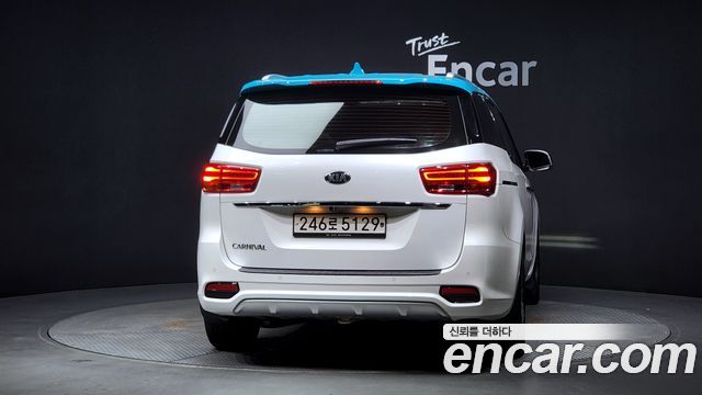 Kia Carnival 2020 thumb 5