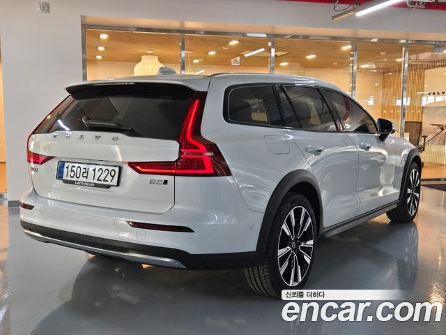 Volvo V60 2025 thumb 3