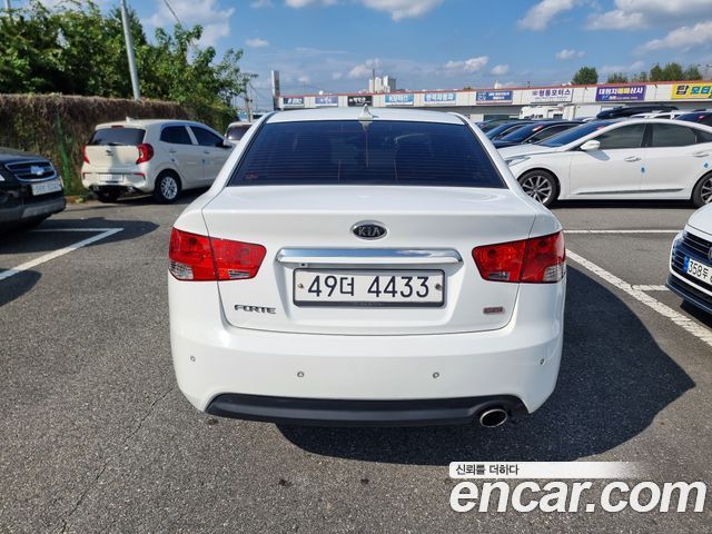 Kia Carens 2011 thumb 3