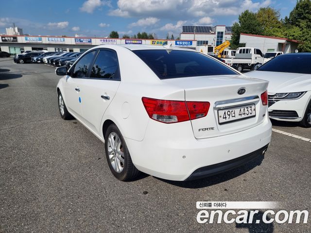 Kia Carens 2011 thumb 7