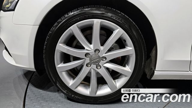 Audi A4 2015 thumb 6