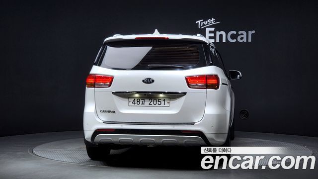 Kia Carnival 2015 thumb 5