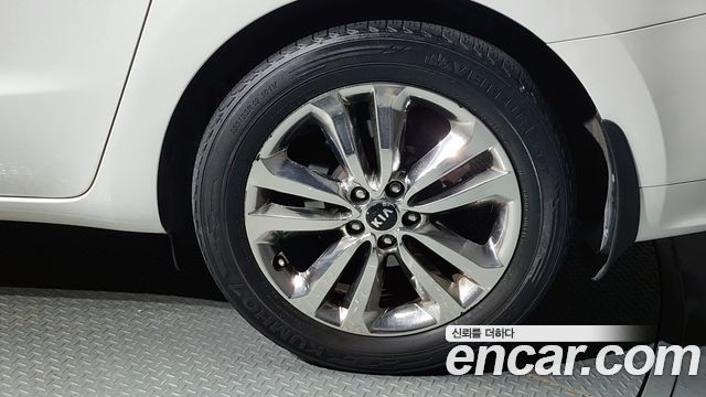 Kia Carnival 2015 thumb 6