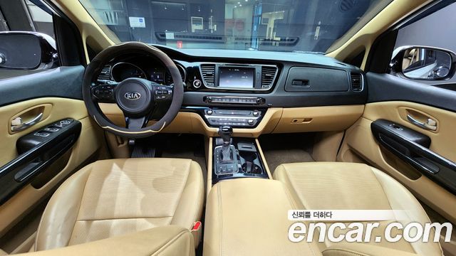 Kia Carnival 2015 thumb 8
