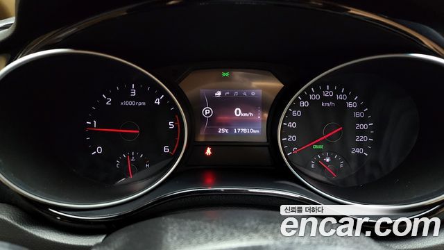 Kia Carnival 2015 thumb 9