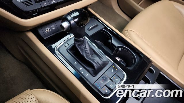 Kia Carnival 2015 thumb 10