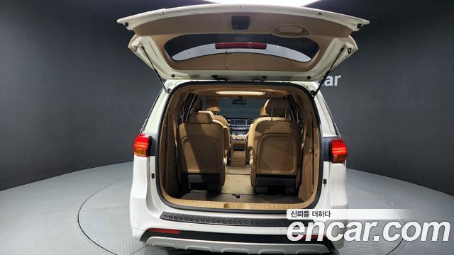 Kia Carnival 2015 thumb 12