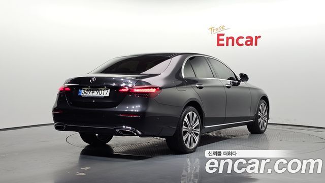 Mercedes-Benz E-Class 2022 thumb 3
