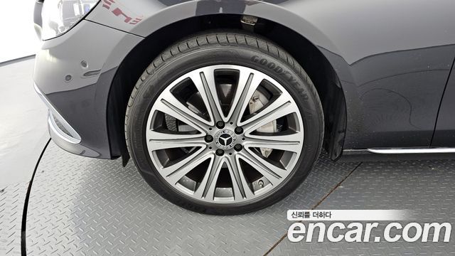 Mercedes-Benz E-Class 2022 thumb 6