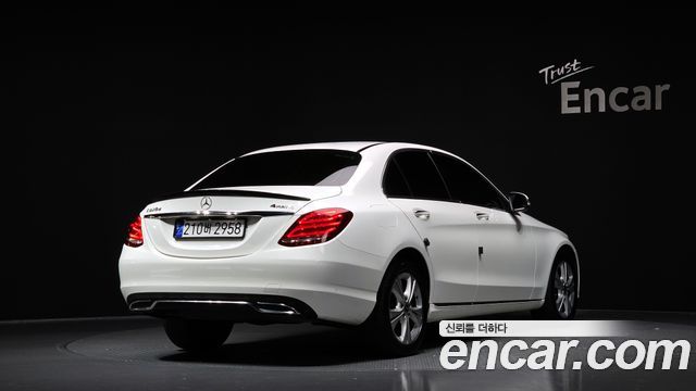 Mercedes-Benz C-Class 2018 thumb 3