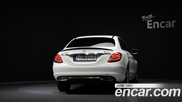 Mercedes-Benz C-Class 2018 thumb 5