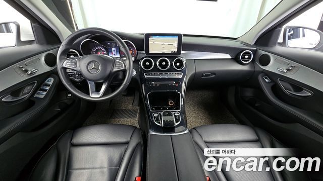 Mercedes-Benz C-Class 2018 thumb 8