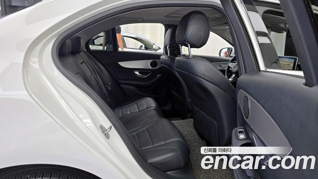 Mercedes-Benz C-Class 2018 thumb 12