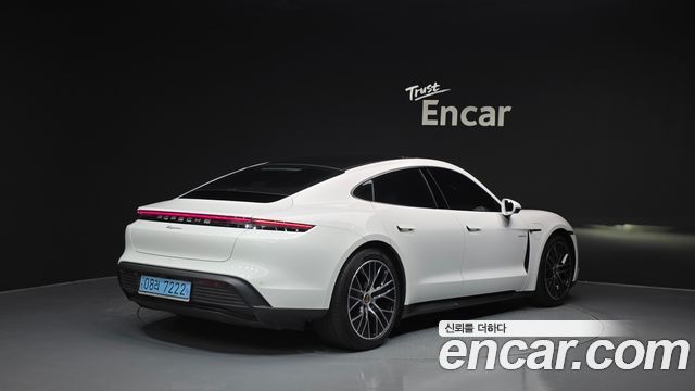 Porsche Taycan 2023 thumb 3