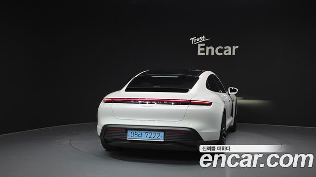 Porsche Taycan 2023 thumb 5