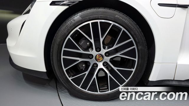 Porsche Taycan 2023 thumb 6