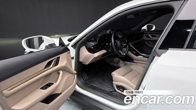 Porsche Taycan 2023 thumb 11