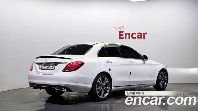 Mercedes-Benz C-Class 2018 thumb 3