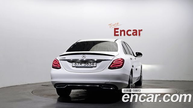 Mercedes-Benz C-Class 2018 thumb 4