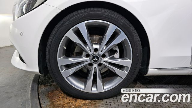 Mercedes-Benz C-Class 2018 thumb 5