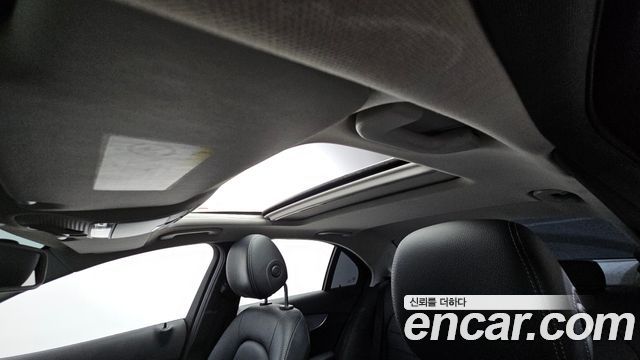 Mercedes-Benz C-Class 2018 thumb 11
