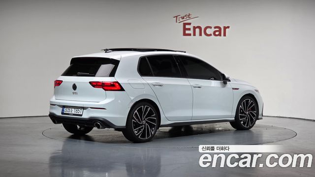 Volkswagen Golf 2023 thumb 3