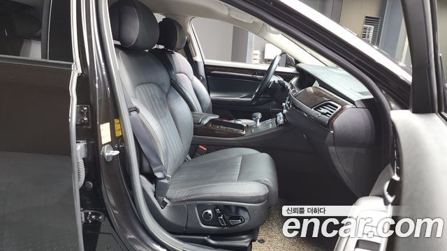 Genesis G90 2019 thumb 12