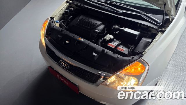 Kia Carnival 2013 thumb 7