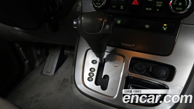 Kia Carnival 2013 thumb 10