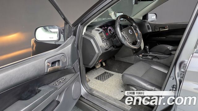 SsangYong Korando 2014 thumb 10