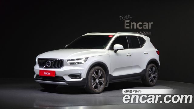 Volvo XC40 2021 thumb 2