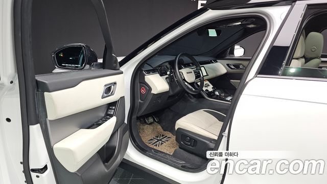 Land Rover Range Rover Velar 2023 thumb 10