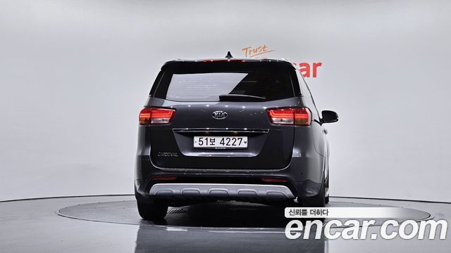 Kia Carnival 2017 thumb 5