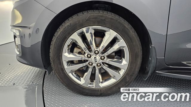 Kia Carnival 2017 thumb 6