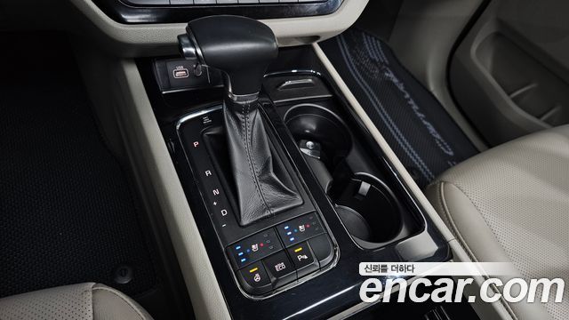 Kia Carnival 2017 thumb 10