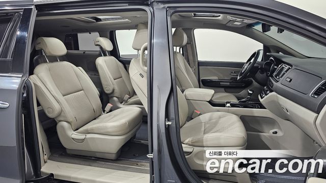 Kia Carnival 2017 thumb 11